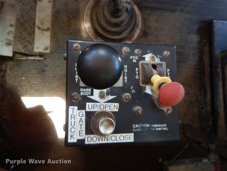 image for item HJ9613 1996 Freightliner FLD  dump truck