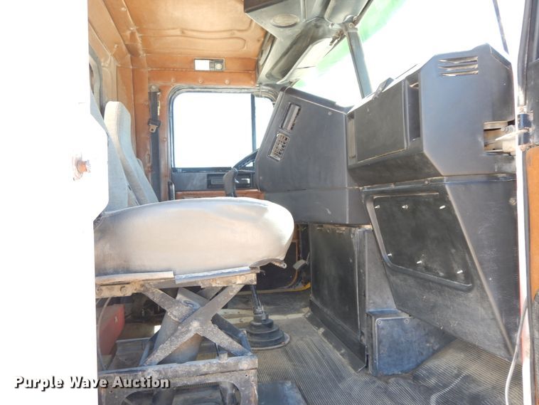 image for item HJ9613 1996 Freightliner FLD  dump truck