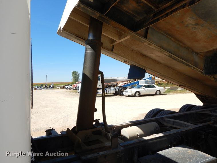 image for item HJ9613 1996 Freightliner FLD  dump truck