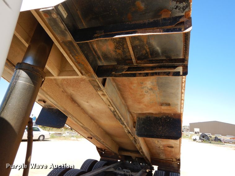 image for item HJ9613 1996 Freightliner FLD  dump truck