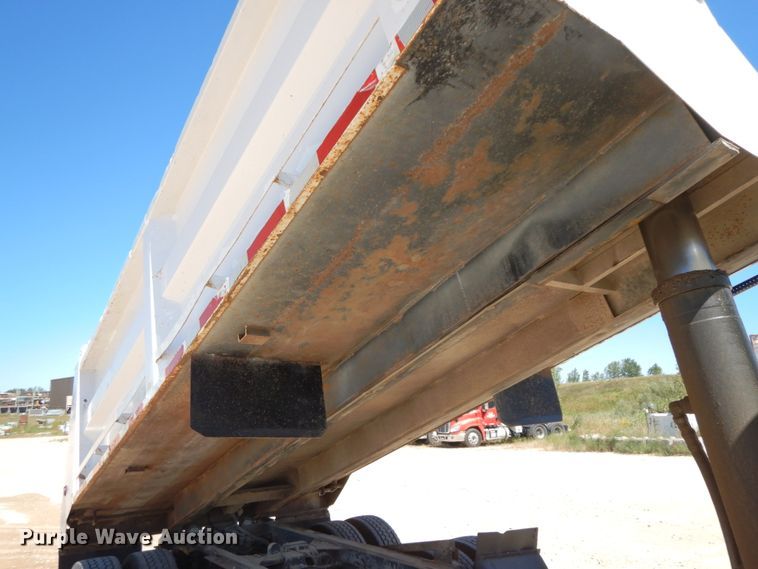 image for item HJ9613 1996 Freightliner FLD  dump truck