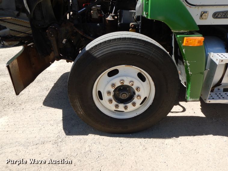 image for item HJ9613 1996 Freightliner FLD  dump truck