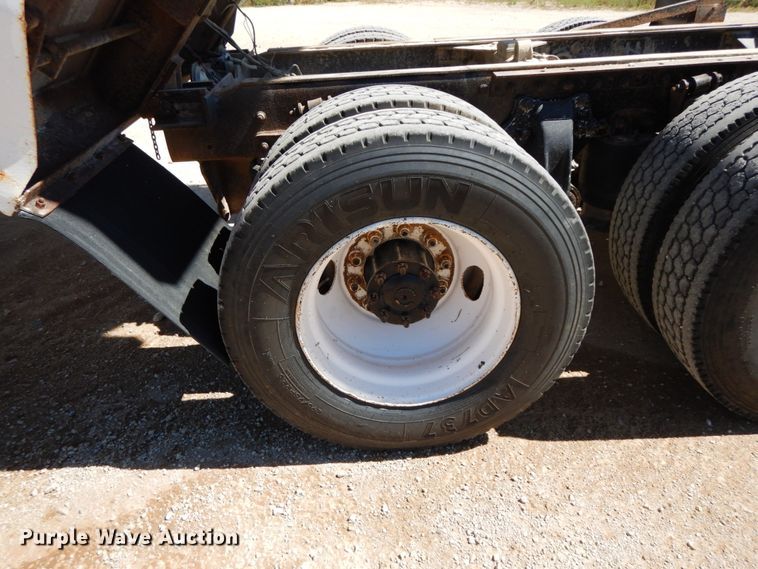 image for item HJ9613 1996 Freightliner FLD  dump truck