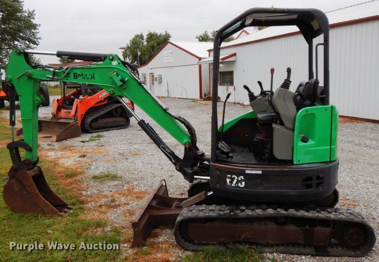 image for item HJ9627 2013 Bobcat E26  mini excavator