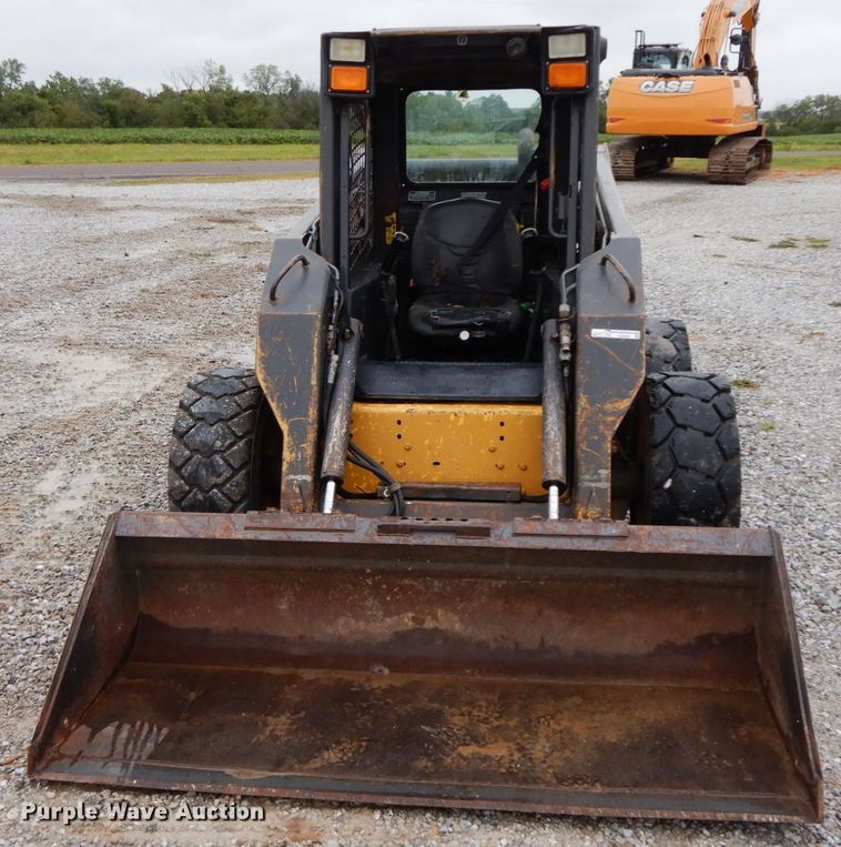 image for item HJ9628 2006 New Holland L185  skid steer loader