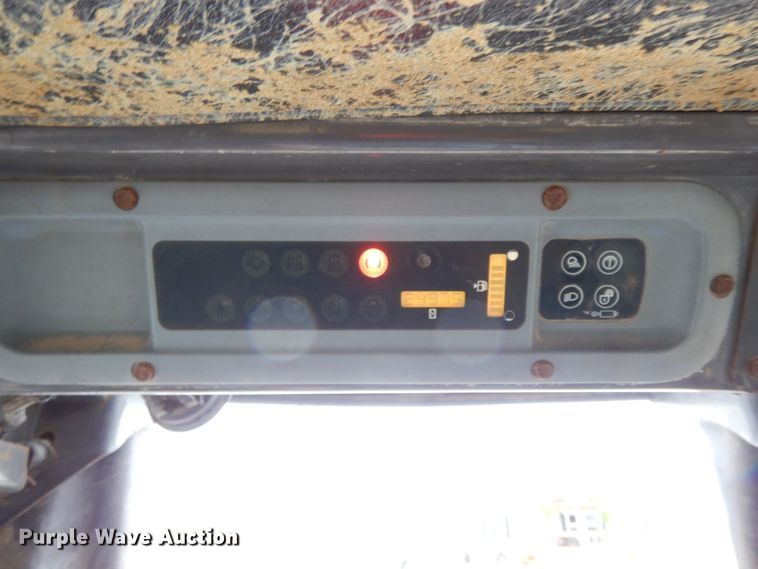 image for item HJ9628 2006 New Holland L185  skid steer loader