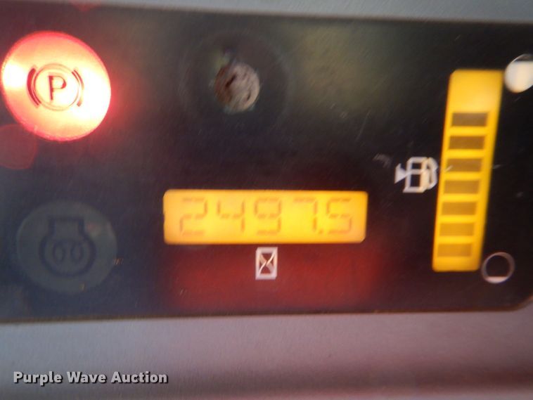 image for item HJ9628 2006 New Holland L185  skid steer loader