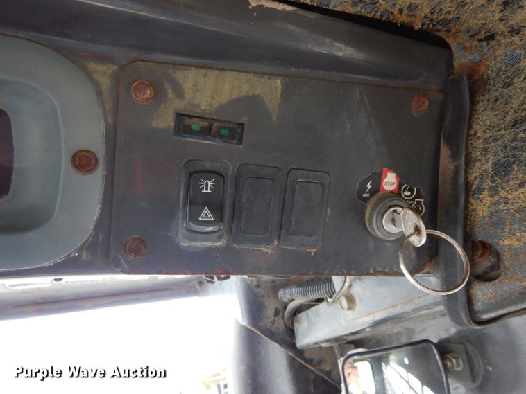 image for item HJ9628 2006 New Holland L185  skid steer loader