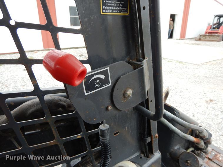image for item HJ9628 2006 New Holland L185  skid steer loader