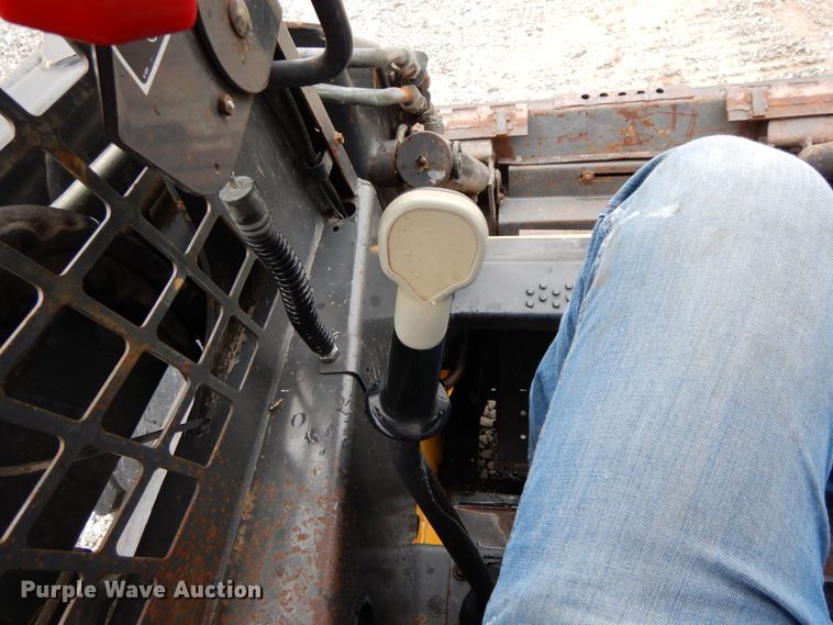 image for item HJ9628 2006 New Holland L185  skid steer loader