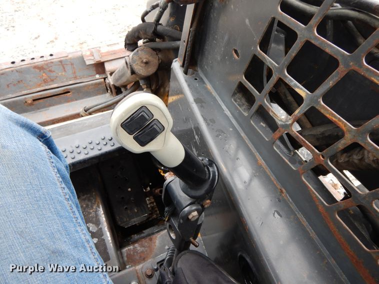 image for item HJ9628 2006 New Holland L185  skid steer loader