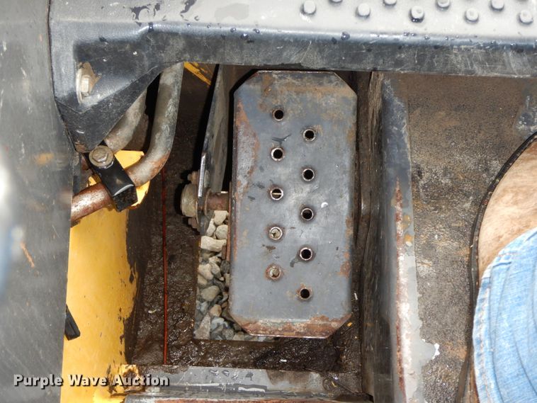 image for item HJ9628 2006 New Holland L185  skid steer loader