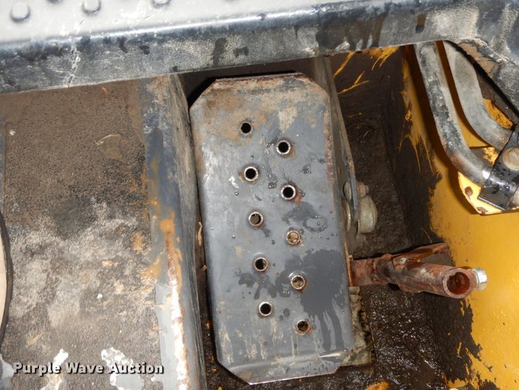 image for item HJ9628 2006 New Holland L185  skid steer loader