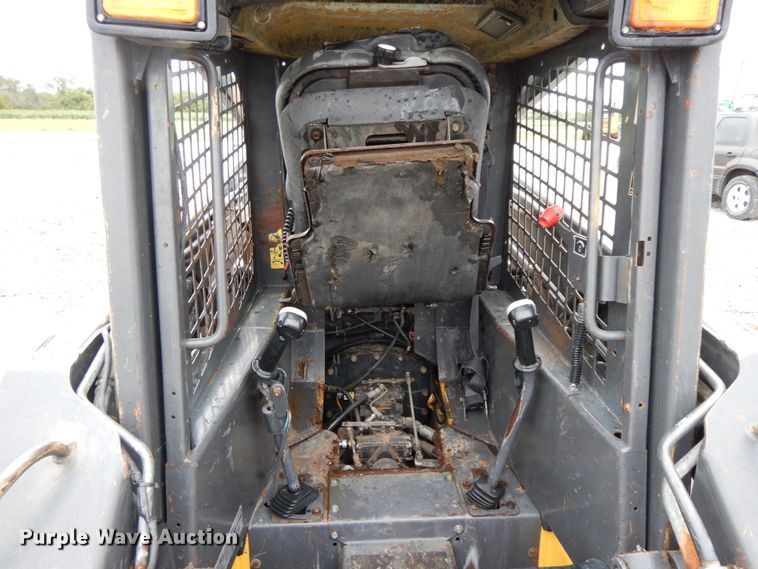 image for item HJ9628 2006 New Holland L185  skid steer loader