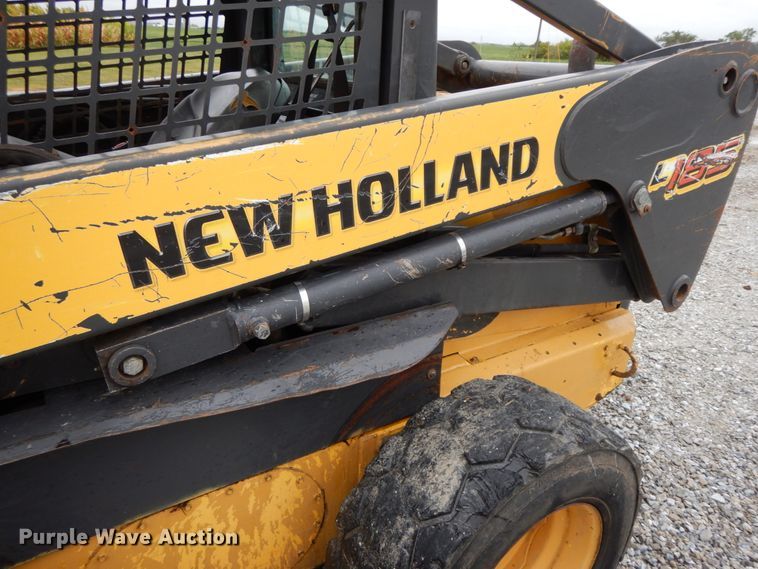 image for item HJ9628 2006 New Holland L185  skid steer loader