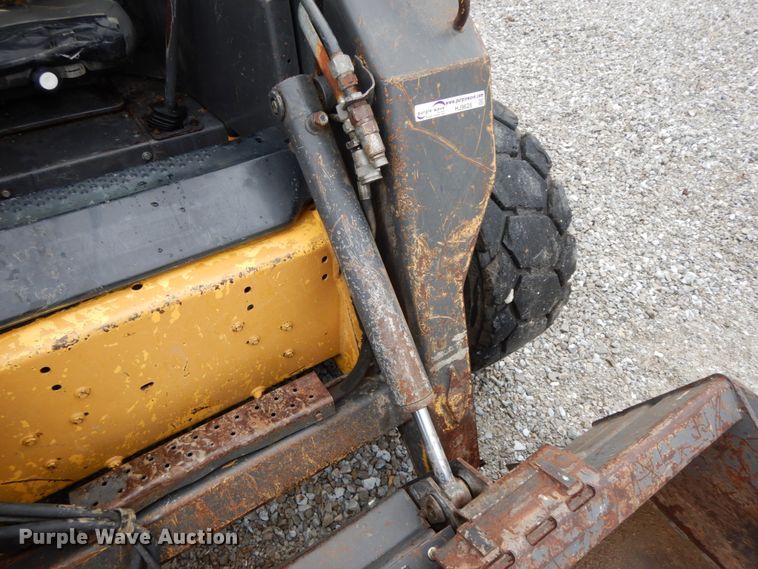 image for item HJ9628 2006 New Holland L185  skid steer loader