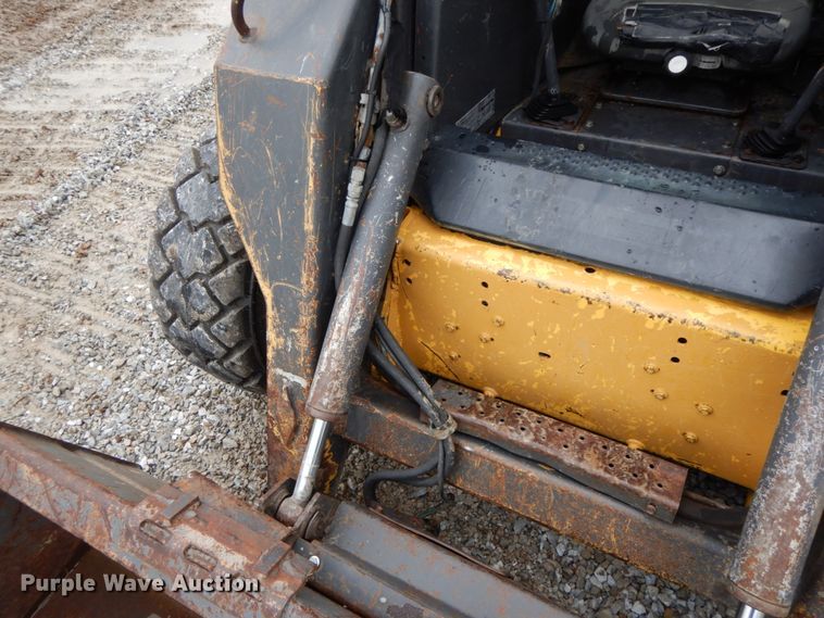 image for item HJ9628 2006 New Holland L185  skid steer loader