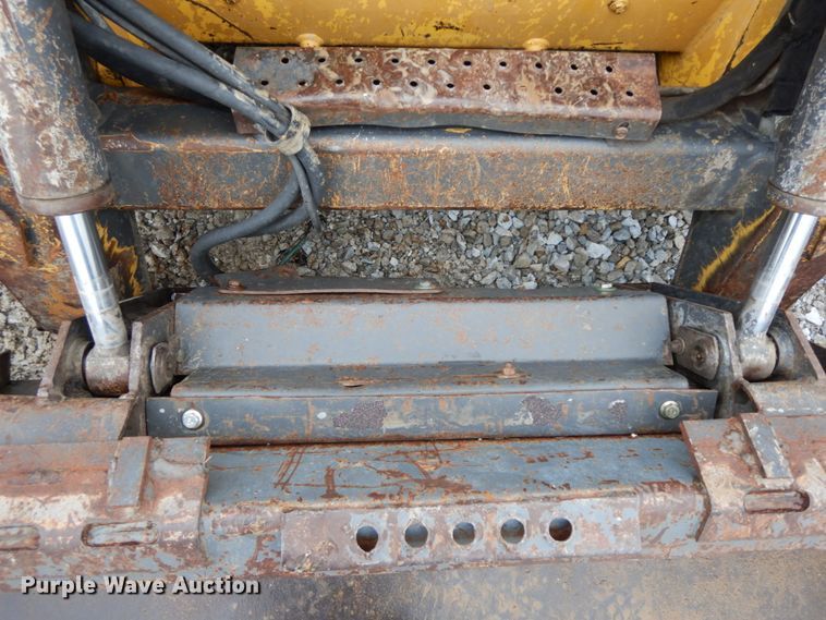 image for item HJ9628 2006 New Holland L185  skid steer loader