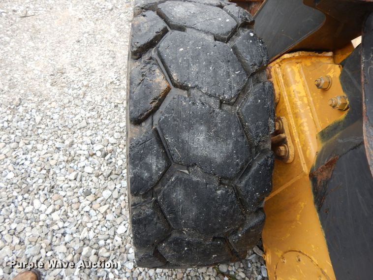 image for item HJ9628 2006 New Holland L185  skid steer loader