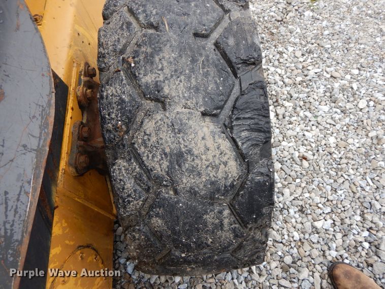 image for item HJ9628 2006 New Holland L185  skid steer loader