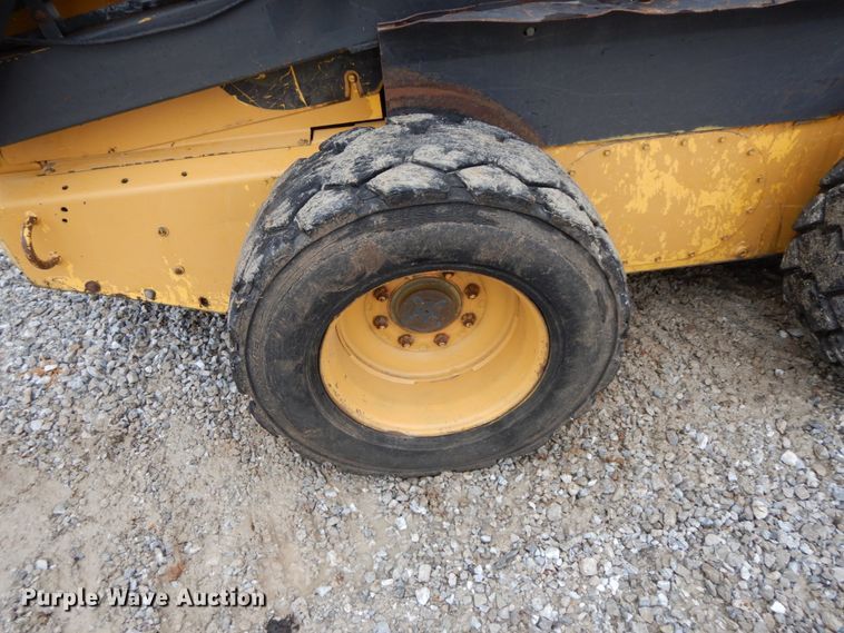 image for item HJ9628 2006 New Holland L185  skid steer loader