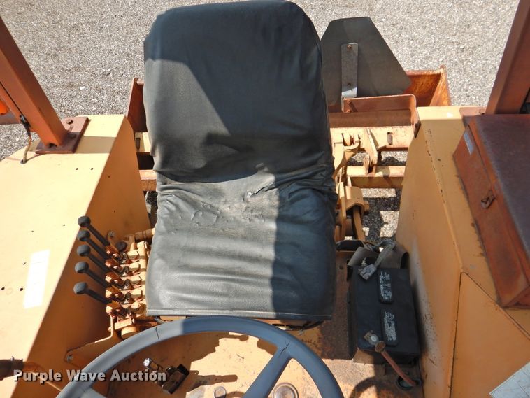 image for item HO9918 Case 480LL  landscape tractor