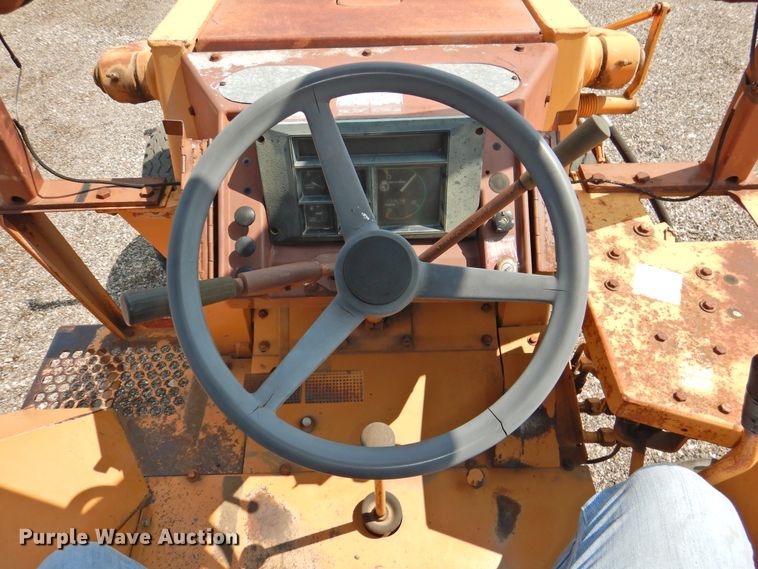 image for item HO9918 Case 480LL  landscape tractor