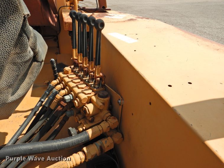 image for item HO9918 Case 480LL  landscape tractor