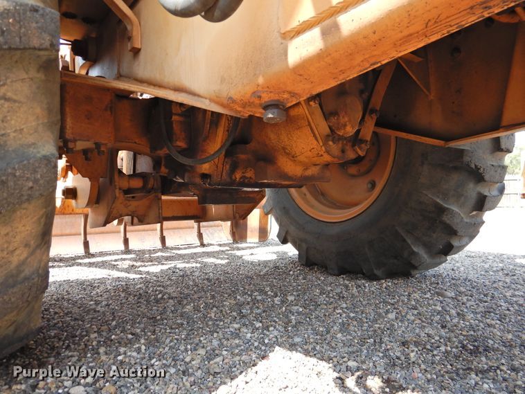 image for item HO9918 Case 480LL  landscape tractor