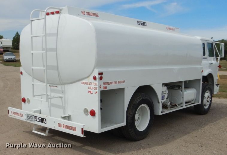 image for item HP9766 1978 International Cargo Star  CO1850B fuel truck