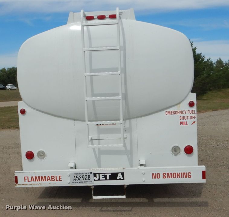 image for item HP9766 1978 International Cargo Star  CO1850B fuel truck