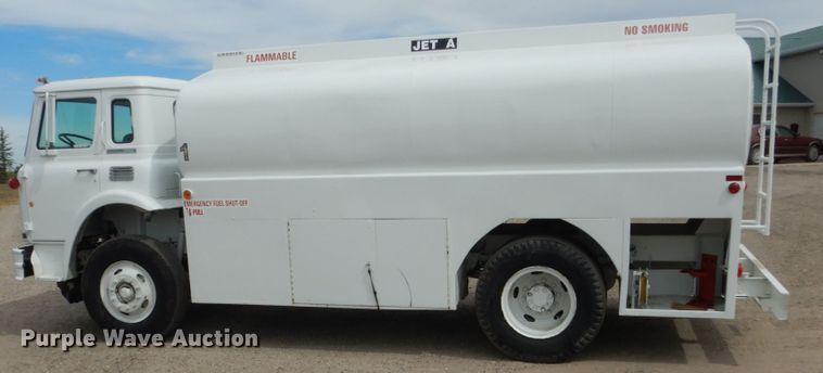 image for item HP9766 1978 International Cargo Star  CO1850B fuel truck