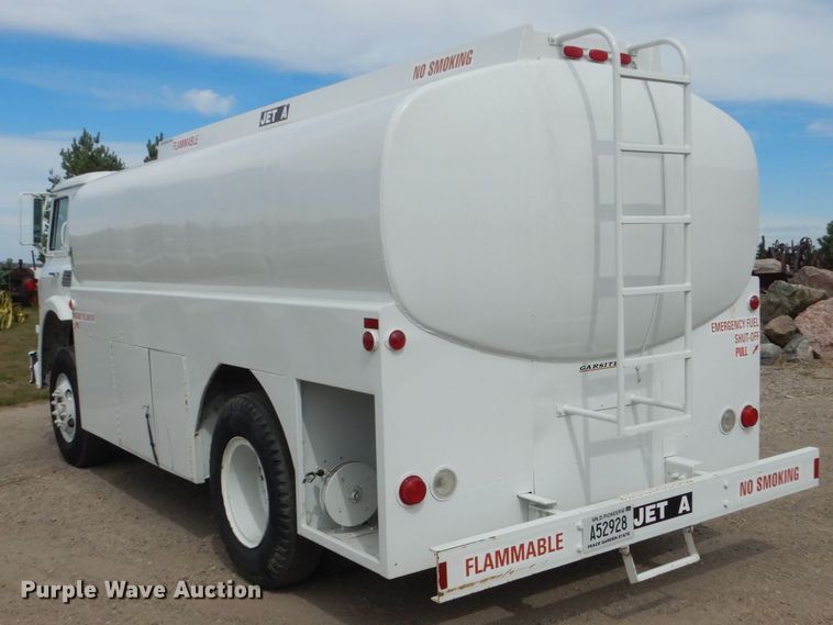 image for item HP9766 1978 International Cargo Star  CO1850B fuel truck