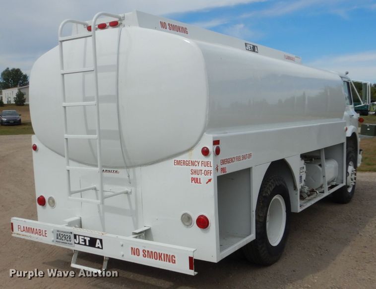 image for item HP9766 1978 International Cargo Star  CO1850B fuel truck