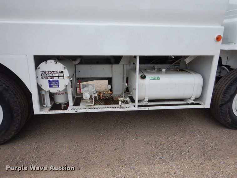 image for item HP9766 1978 International Cargo Star  CO1850B fuel truck