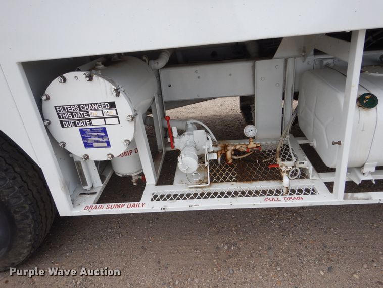 image for item HP9766 1978 International Cargo Star  CO1850B fuel truck