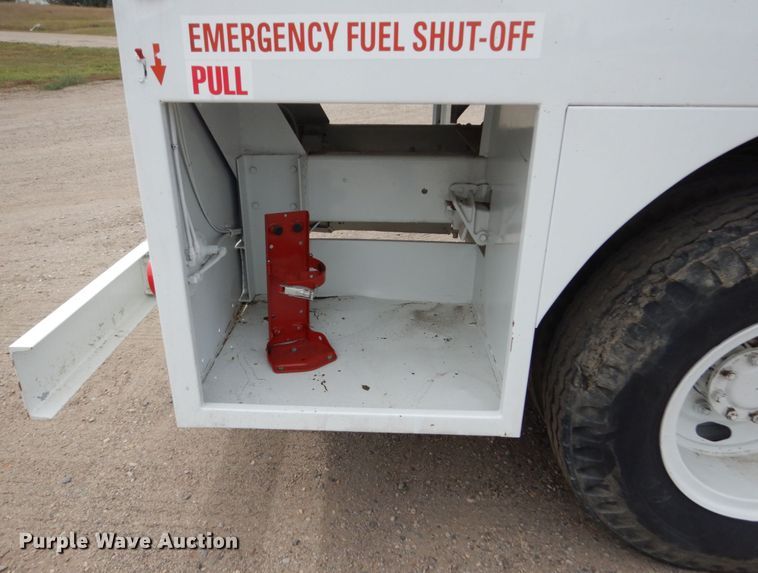 image for item HP9766 1978 International Cargo Star  CO1850B fuel truck