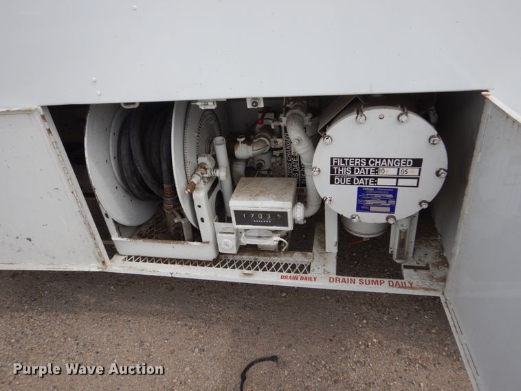 image for item HP9766 1978 International Cargo Star  CO1850B fuel truck