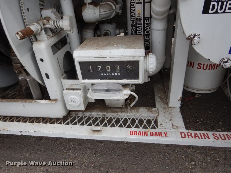 image for item HP9766 1978 International Cargo Star  CO1850B fuel truck