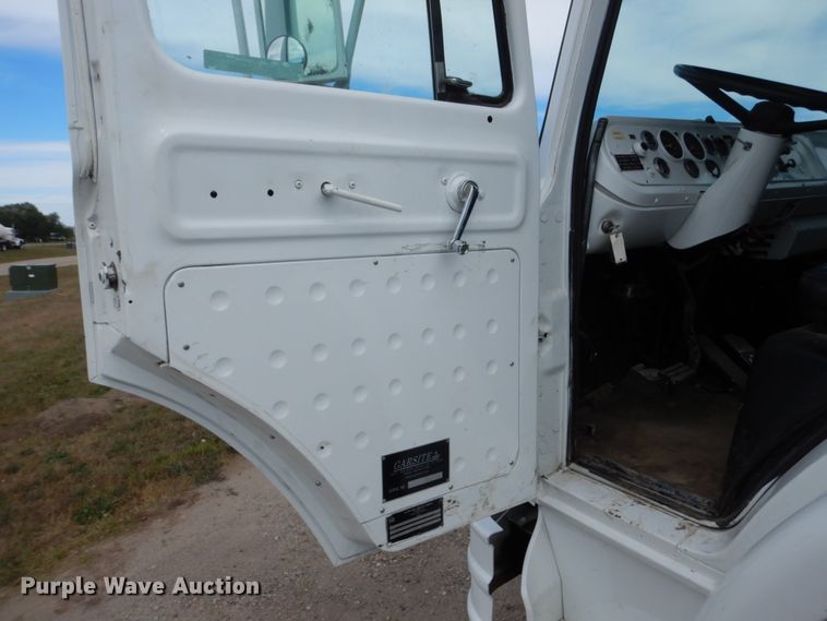 image for item HP9766 1978 International Cargo Star  CO1850B fuel truck