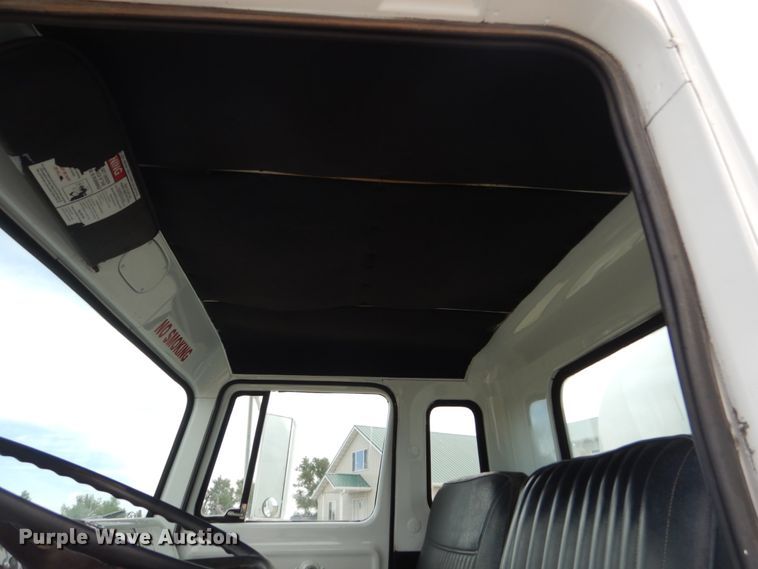 image for item HP9766 1978 International Cargo Star  CO1850B fuel truck