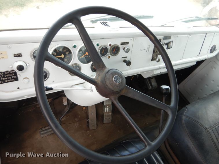 image for item HP9766 1978 International Cargo Star  CO1850B fuel truck