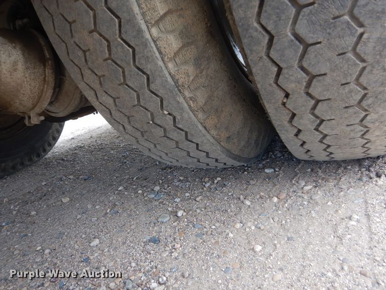 image for item HP9766 1978 International Cargo Star  CO1850B fuel truck