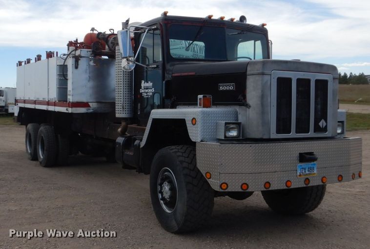 image for item HP9767 1987 International Paystar F5070  fuel truck