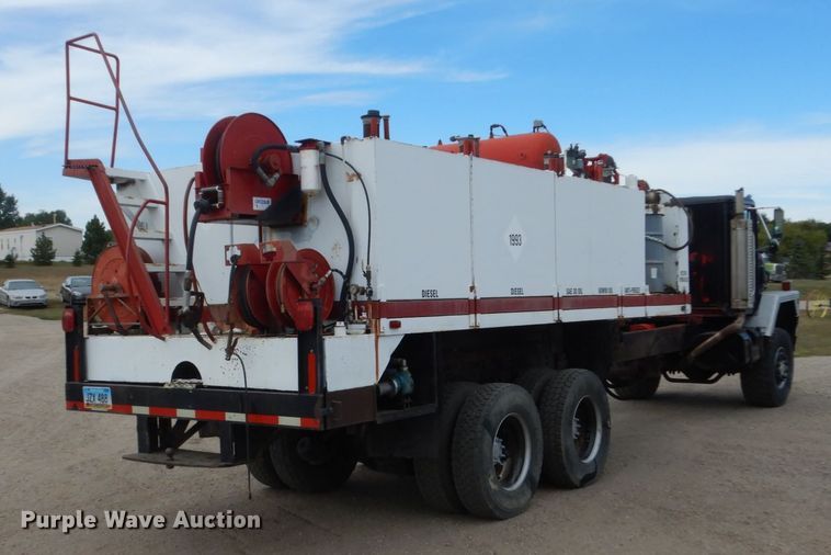 image for item HP9767 1987 International Paystar F5070  fuel truck