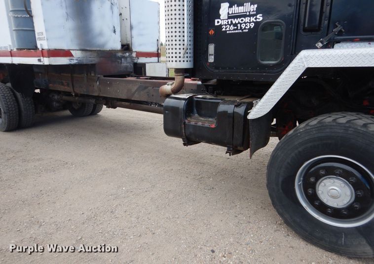 image for item HP9767 1987 International Paystar F5070  fuel truck