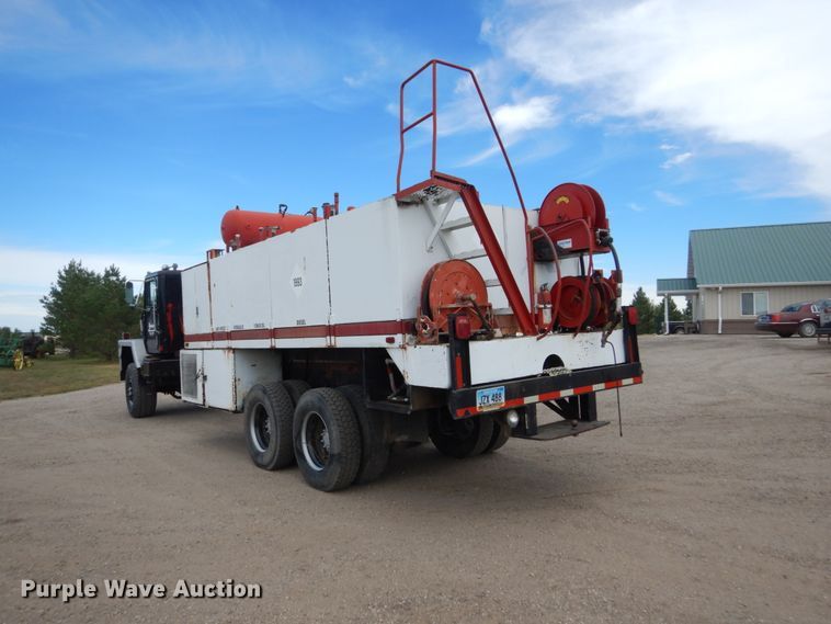 image for item HP9767 1987 International Paystar F5070  fuel truck