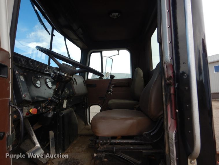 image for item HP9767 1987 International Paystar F5070  fuel truck