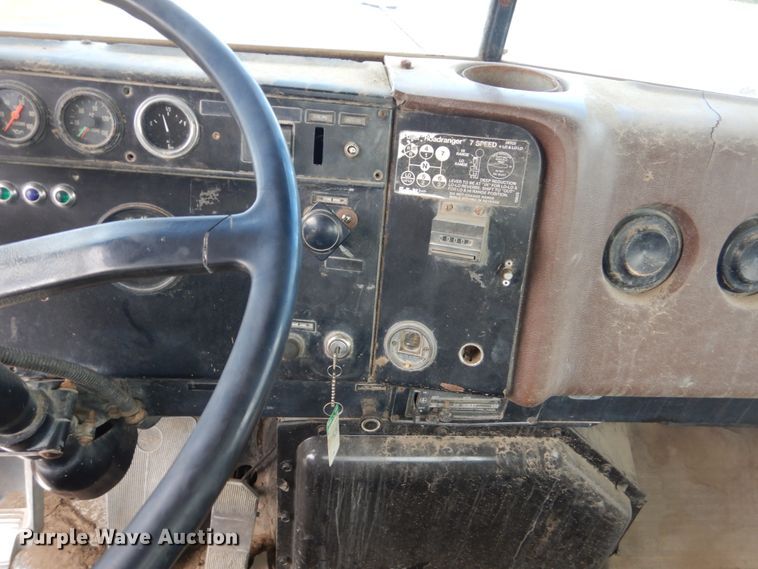 image for item HP9767 1987 International Paystar F5070  fuel truck