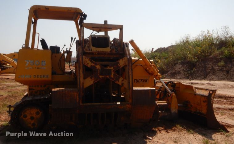 image for item HW9325 1990 John Deere 750B  pipelayer